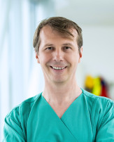 Prim. Priv.-Doz. Dr. Johann Knotzer, Leiter des Instituts für Anästhesiologie und  Intensivmedizin