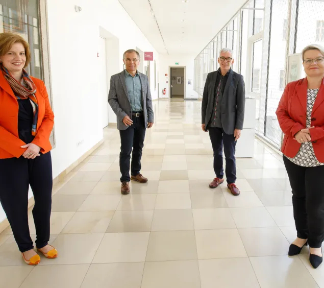 v.l.n.r. Mag.a. Ulrike Kneidinger-Peherstorfer, Prim. Dr. Adrian Kampe, Josef Hölzl, MSc, Mag.a Silvia Breitwieser