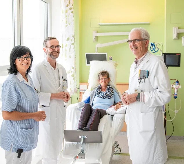 Dialyse Patient mit Ärzten