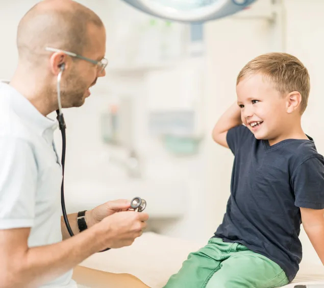 Untersuchung bei Kinderambulanz