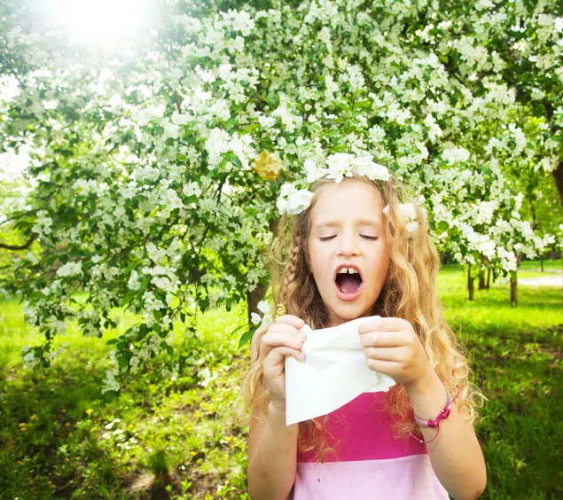 Mädchen mit Pollenallergie