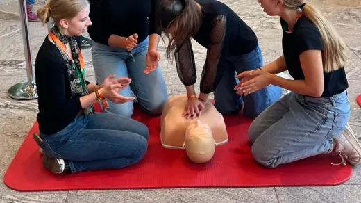 Reanimationschallenge im Max.Center bei den Gesundheitstagen