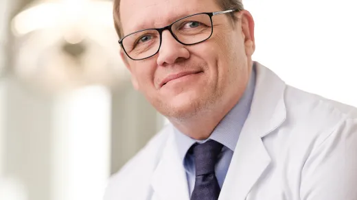 Experte für gutes Hören: Prim. Dr. Thomas Keintzel, Leiter der Abteilung für Hals-, Nasen- und Ohrenkrankheiten, Klinikum Wels-Grieskirchen