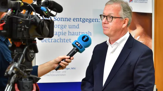 Primar Dr. Werner Saxinger beim Gespräch mit WT1