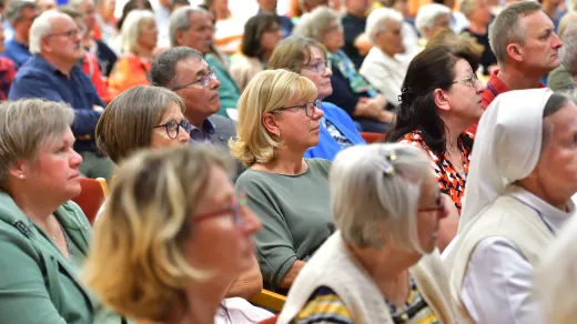 Die Veranstaltung wurde von einem großen Publikum besucht.