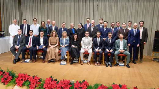 Gruppenbild der neuen Oberärztinnen und Oberärzte