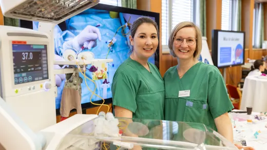 Von klein bis groß – im Schwerpunktkrankenhaus werden Patientinnen und Patienten jeden Alters versorgt. Frühgeborene und Neugeborene mit besonderen Bedürfnissen finden auf der Neonatologie spezialisierte Unterstützung.