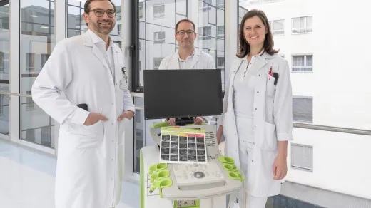 Moderne Diagnostik: Gezielte Bildgebung der Prostata, Im Bild (v.l.n.r.): Prim. Dr. Clemens G. Wiesinger, FEBU, MSc, OA Dr. Emir Mirtezani und Dr. Tanja Kirchschlager, alle Abteilung für Urologie, Klinikum Wels-Grieskirchen 