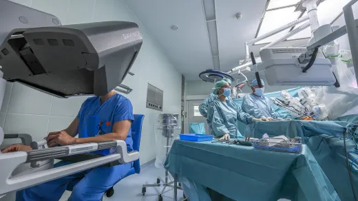 Beim speziell geplanten Robotik-OP-Tag arbeiten alle beteiligten Bereiche eng zusammen