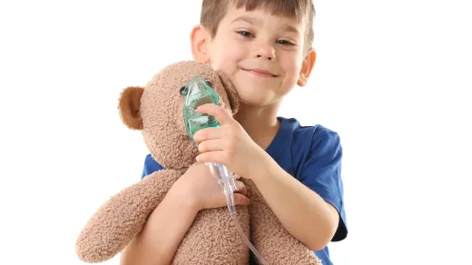Kind mit Inhalator, Quelle: Africa Studio/Shutterstock.com
