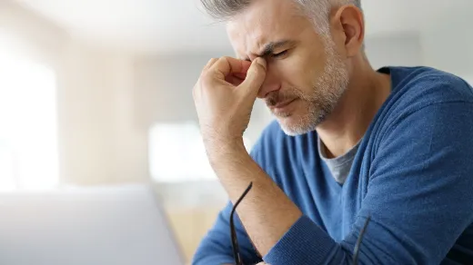 Kopfschmerzen, Quelle: goodluz/Shutterstock.com