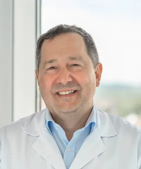 Prim. Priv.-Doz. Dr. Rainer Gattringer © Klinikum Wels / Nik Fleischmann