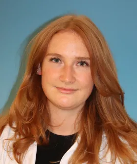 Assistenzärztin Dr. Carla Kalchmair