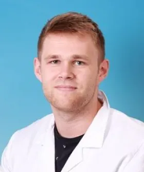 Assistenzarzt Dr. Lukas Söllinger