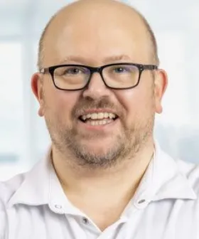 Oberarzt Dr. Dipl.-Biol. Michael Schnitzbauer MHBA EDiNR