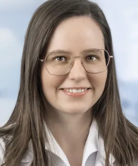 Assistenzärztin Dr. Sophia Farkas