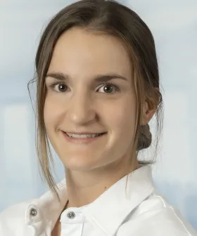 Assistenzärztin Dr. Iris Bauer