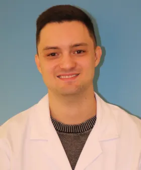 Turnusarzt Dr. Egor Dede