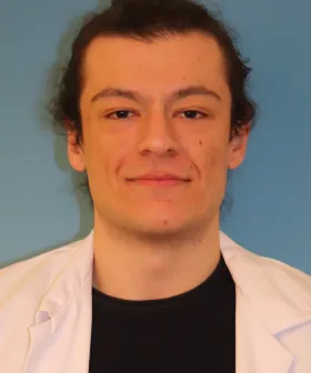 Assistenzarzt Dr. Uygar Türkmen