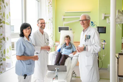 Dialyse Patient mit Ärzten